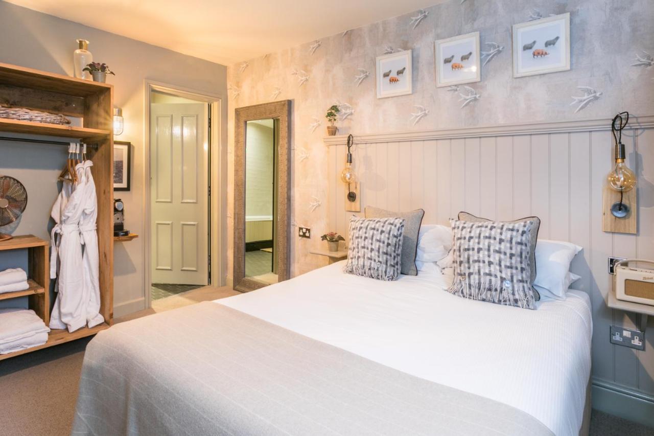 The Angel & Blue Pig Otel Lymington Dış mekan fotoğraf